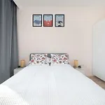Jasny Z Parkingiem Oraz Balkonem W Lodzi By Renters Lodz
