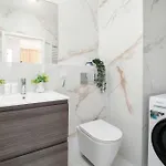 Apartment Jasny Z Parkingiem Oraz Balkonem W Lodzi By Renters