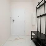Apartment Jasny Z Parkingiem Oraz Balkonem W Lodzi By Renters *