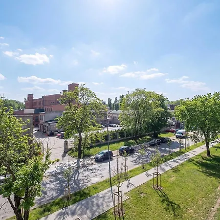 Jasny Z Parkingiem Oraz Balkonem W Lodzi By Renters Διαμέρισμα