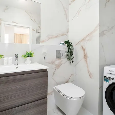 Lejlighed Jasny Z Parkingiem Oraz Balkonem W Lodzi By Renters