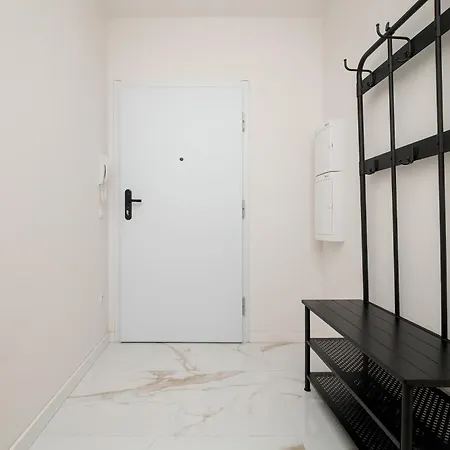 Lejlighed Jasny Z Parkingiem Oraz Balkonem W Lodzi By Renters *