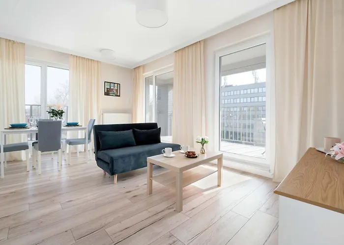 Jasny Z Parkingiem Oraz Balkonem W Lodzi By Renters