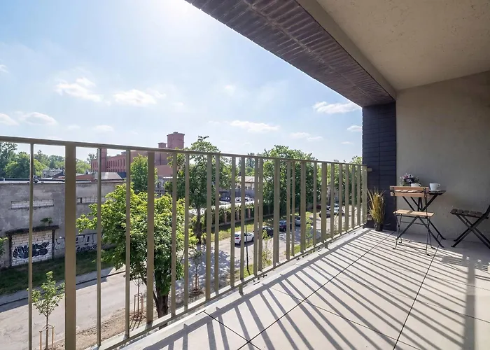 Jasny Z Parkingiem Oraz Balkonem W Lodzi By Renters * Łódź